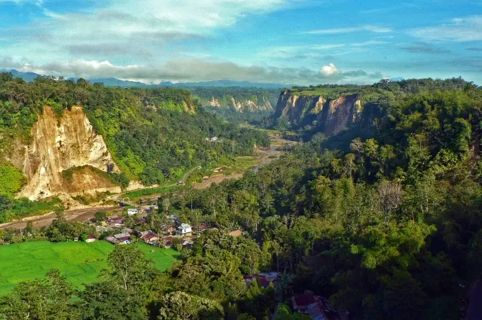 10 Most Beautiful Tourist Destinations in West Sumatra That You Should Visit